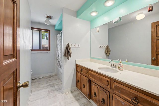 1448 N Keene Way Drive, Medford, OR 97504