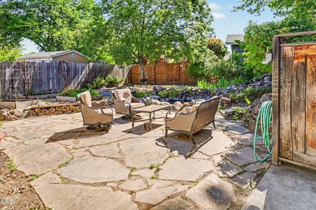1448 N Keene Way Drive, Medford, OR 97504