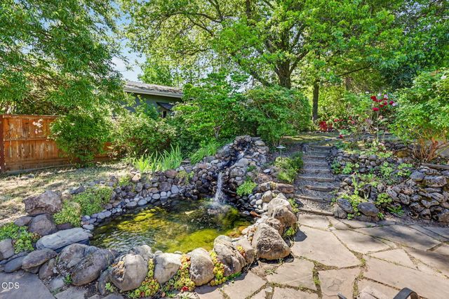 1448 N Keene Way Drive, Medford, OR 97504