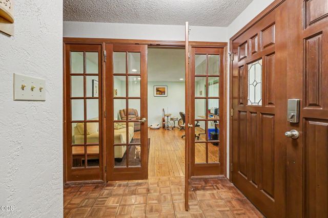 1448 N Keene Way Drive, Medford, OR 97504