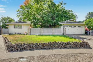 1448 N Keene Way Drive, Medford, OR 97504