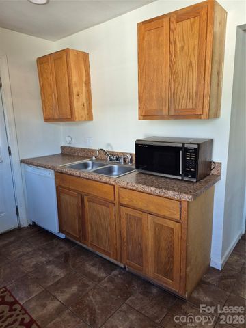 5117 Valley Stream Road, Charlotte, NC 28209