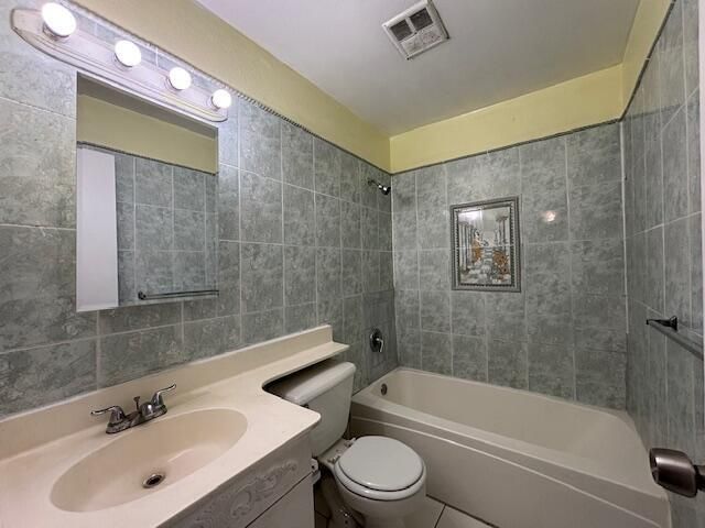 5844 Blueberry Unit 68 Court, Lauderhill, FL 33313