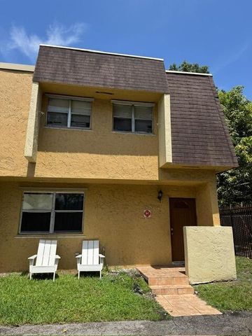 5844 Blueberry Unit 68 Court, Lauderhill, FL 33313