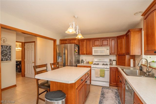 1204 Stone Crossing Street NE, Canton, OH 44721