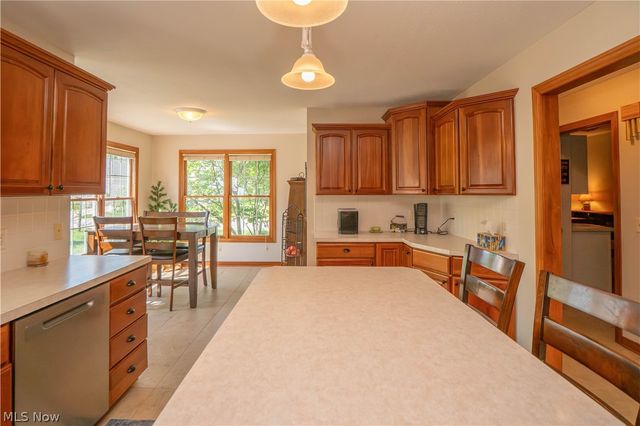 1204 Stone Crossing Street NE, Canton, OH 44721