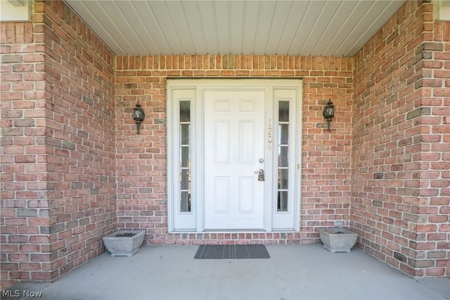 1204 Stone Crossing Street NE, Canton, OH 44721