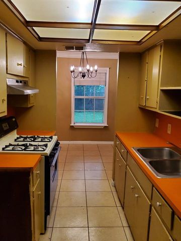 2411 Rockridge DR, Austin, TX 78744