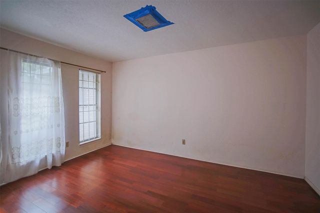 7010 Captain Drive, Houston, TX 77036