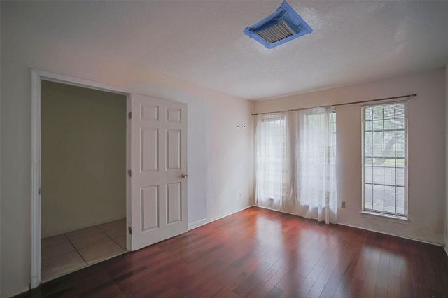 7010 Captain Drive, Houston, TX 77036