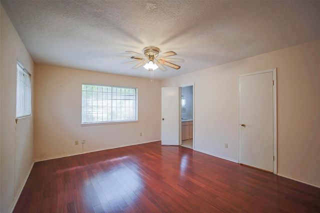 7010 Captain Drive, Houston, TX 77036