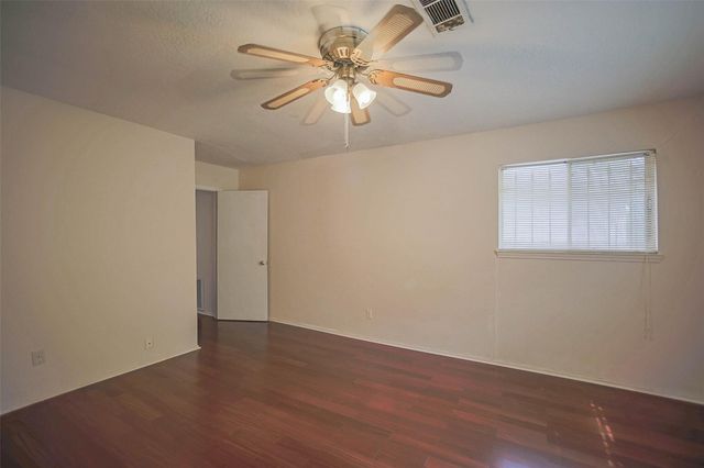 7010 Captain Drive, Houston, TX 77036