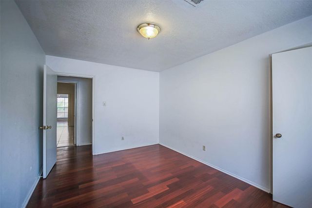 7010 Captain Drive, Houston, TX 77036