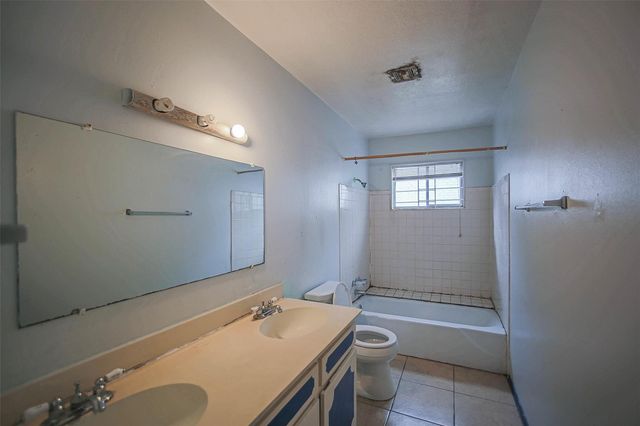 7010 Captain Drive, Houston, TX 77036