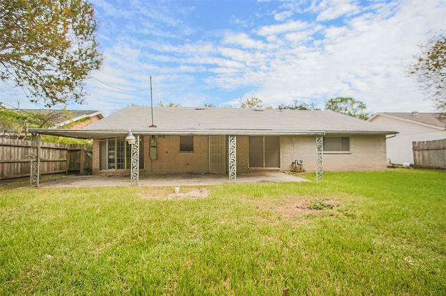 7010 Captain Drive, Houston, TX 77036