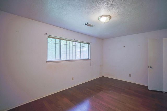 7010 Captain Drive, Houston, TX 77036