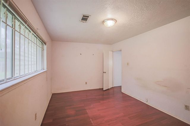 7010 Captain Drive, Houston, TX 77036