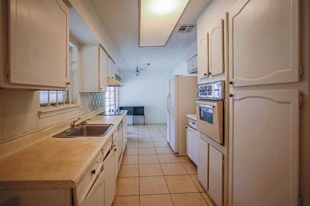 7010 Captain Drive, Houston, TX 77036