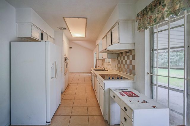7010 Captain Drive, Houston, TX 77036
