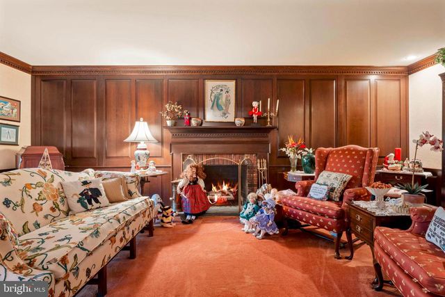 111 CEDAR GLEN DR, New Hope, PA 18938