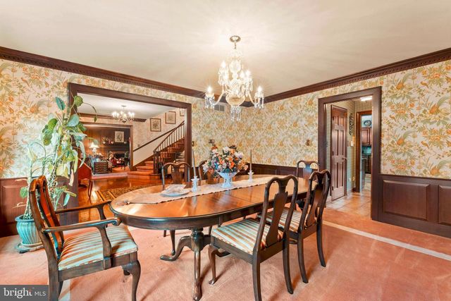 111 CEDAR GLEN DR, New Hope, PA 18938