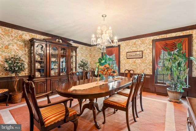 111 CEDAR GLEN DR, New Hope, PA 18938