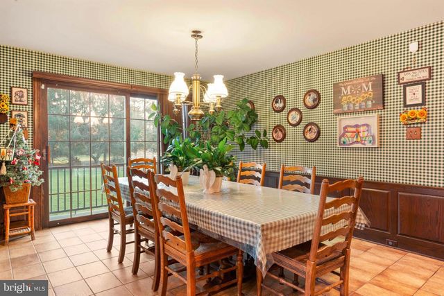 111 CEDAR GLEN DR, New Hope, PA 18938
