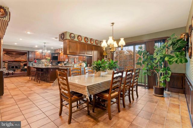 111 CEDAR GLEN DR, New Hope, PA 18938