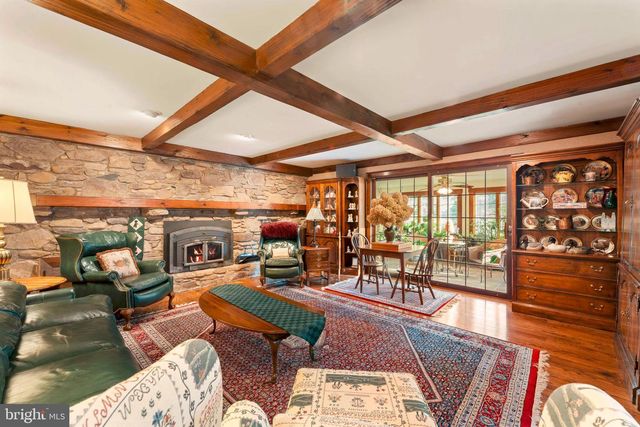 111 CEDAR GLEN DR, New Hope, PA 18938