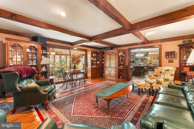 111 CEDAR GLEN DR, New Hope, PA 18938