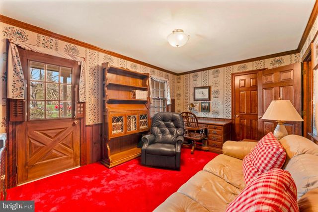111 CEDAR GLEN DR, New Hope, PA 18938