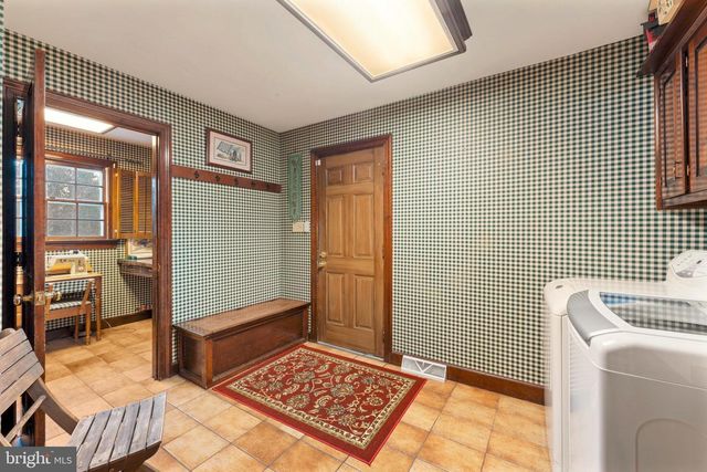 111 CEDAR GLEN DR, New Hope, PA 18938