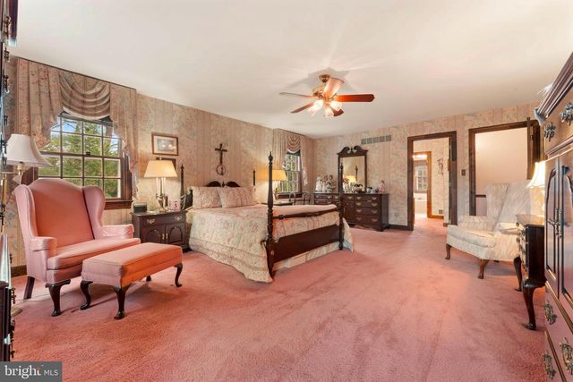111 CEDAR GLEN DR, New Hope, PA 18938