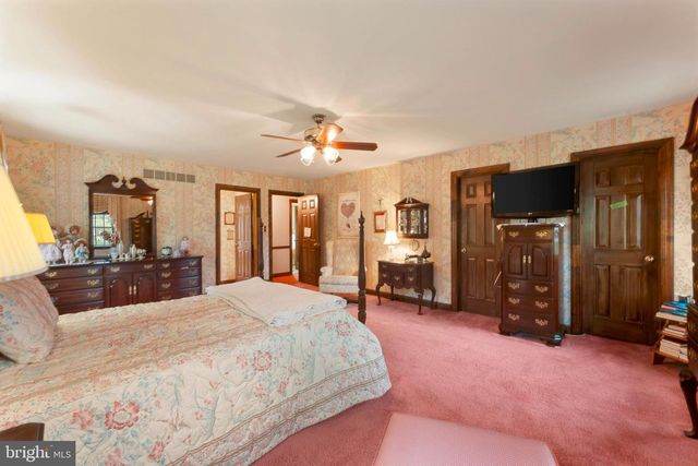 111 CEDAR GLEN DR, New Hope, PA 18938
