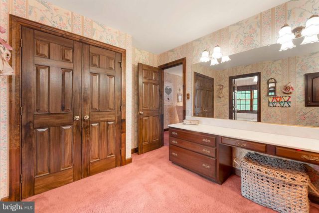 111 CEDAR GLEN DR, New Hope, PA 18938
