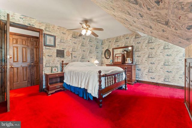 111 CEDAR GLEN DR, New Hope, PA 18938