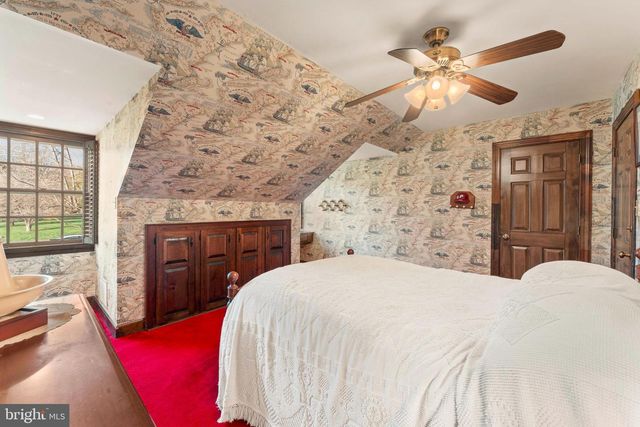 111 CEDAR GLEN DR, New Hope, PA 18938