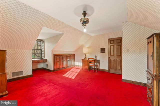 111 CEDAR GLEN DR, New Hope, PA 18938