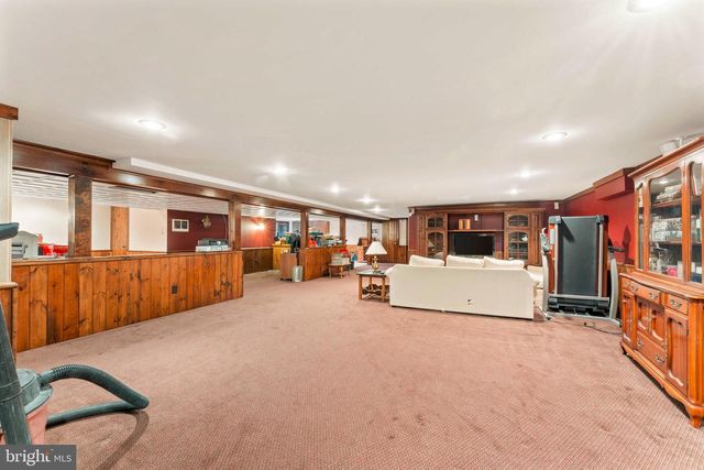 111 CEDAR GLEN DR, New Hope, PA 18938