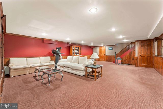 111 CEDAR GLEN DR, New Hope, PA 18938