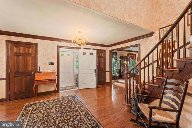 111 CEDAR GLEN DR, New Hope, PA 18938