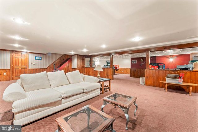 111 CEDAR GLEN DR, New Hope, PA 18938