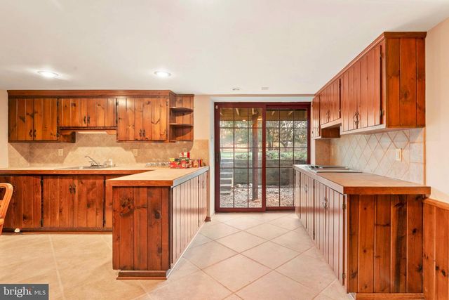 111 CEDAR GLEN DR, New Hope, PA 18938