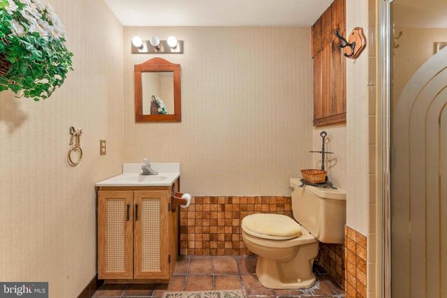 111 CEDAR GLEN DR, New Hope, PA 18938