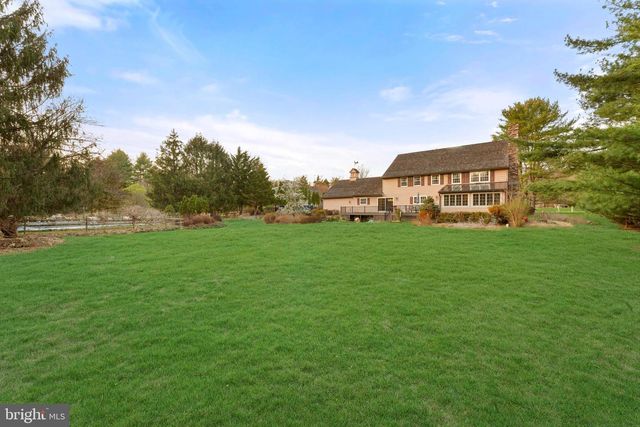 111 CEDAR GLEN DR, New Hope, PA 18938