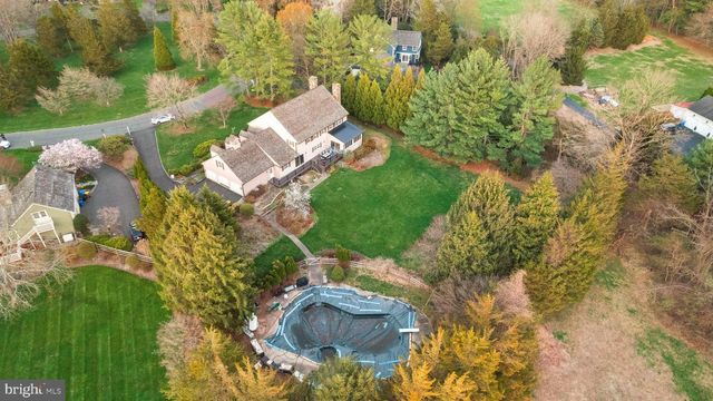 111 CEDAR GLEN DR, New Hope, PA 18938