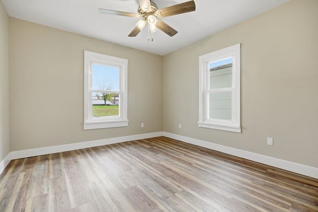 831 1st Street N, Newton, IA 50208