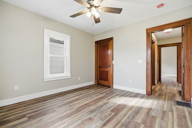 831 1st Street N, Newton, IA 50208