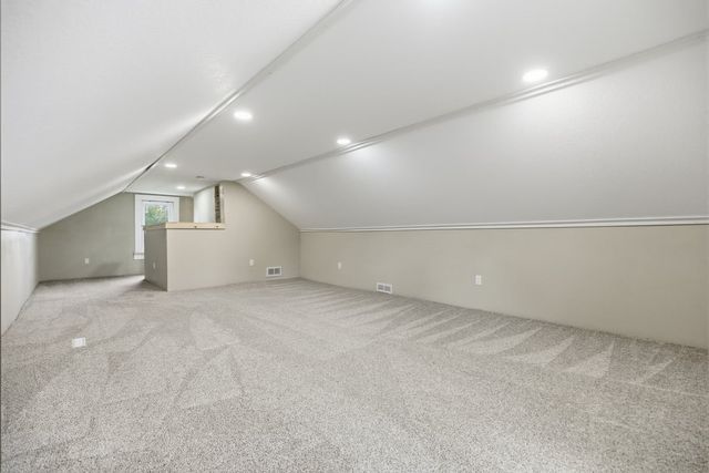 831 1st Street N, Newton, IA 50208