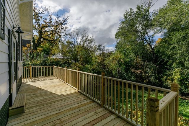 831 1st Street N, Newton, IA 50208